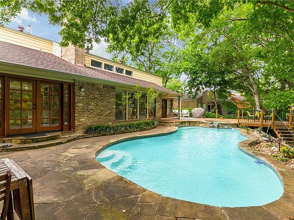 3rd image of 3305 Creekbend Dr