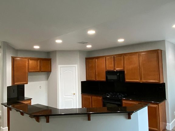 5th image of 3586 Serenade St