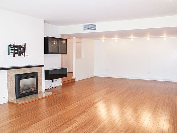 2nd image of 521 Montana Ave APT 210