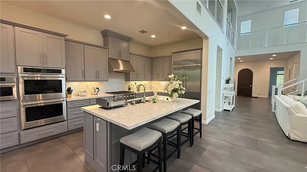 5 bed, 5.5 bath, 3853 sqft, $8,800 — Photo 4