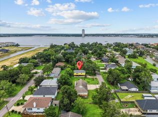 310 Lakeside Dr, Kemah, TX 77565