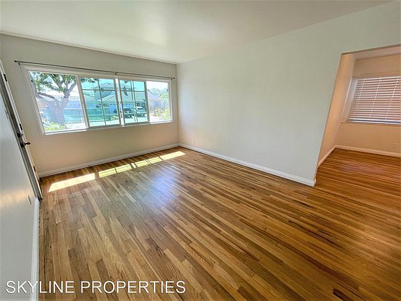 3rd image of 4563 Nipomo Ave