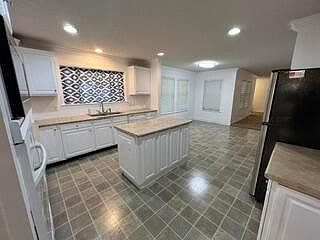 4th image of 407 Robbins Rd