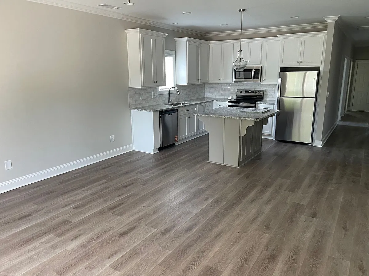 Building Photo - 1302 Spring Dr