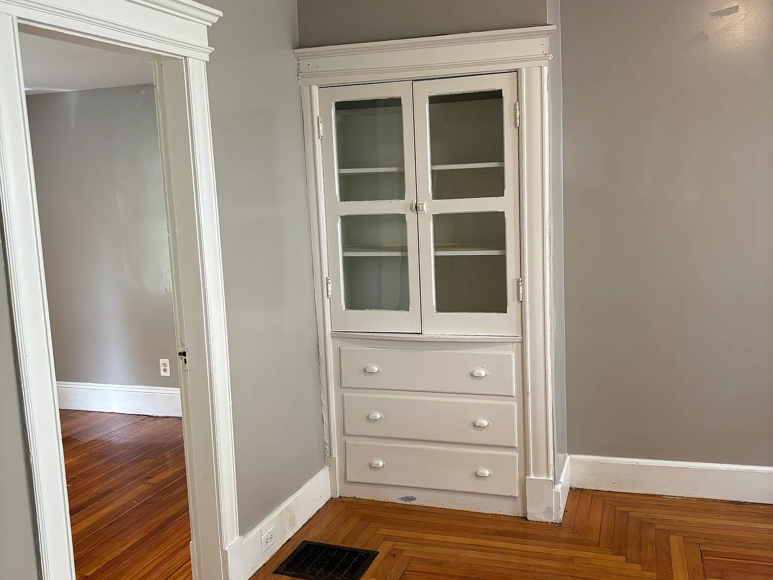 3 bed, 800 sqft, $1,800 — Photo 4
