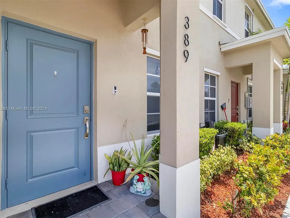 389 NE 5th Pl
