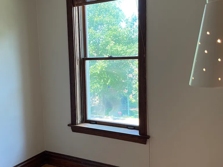 1925 W Eddy St #2 — Photo 15