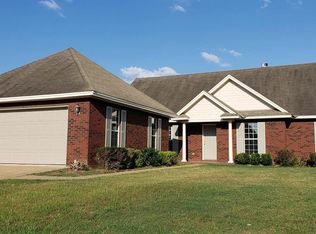 66 Sterling Dr, Elmore, AL 36025