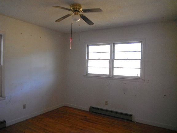 4th image of 244 Debbie Ave