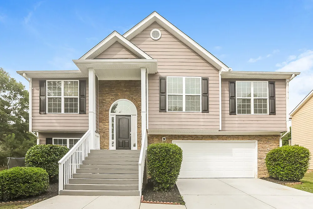 5 bed, 3.0 bath, 2765 sqft, $2,435 — Photo 1