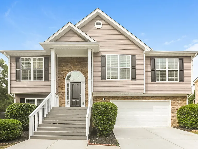 2452 Temple View Dr — Photo 1