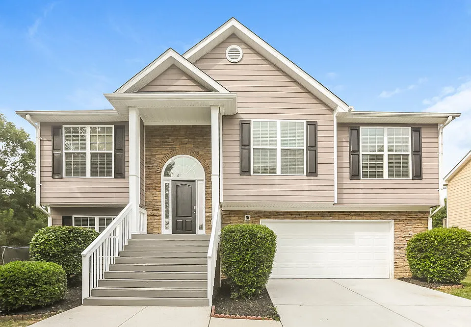 2452 Temple View Dr