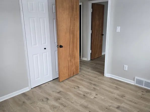 30721 Hathaway St, Livonia, MI 48150