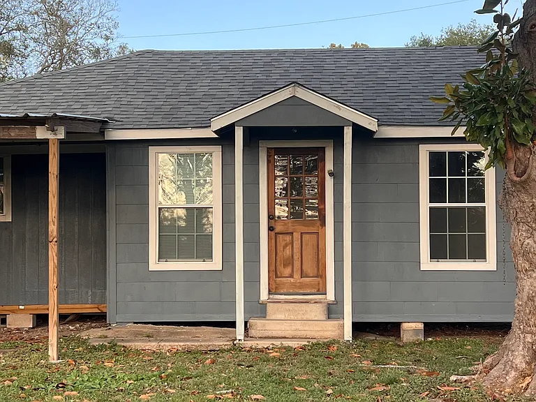310 W Railroad St — Photo 1