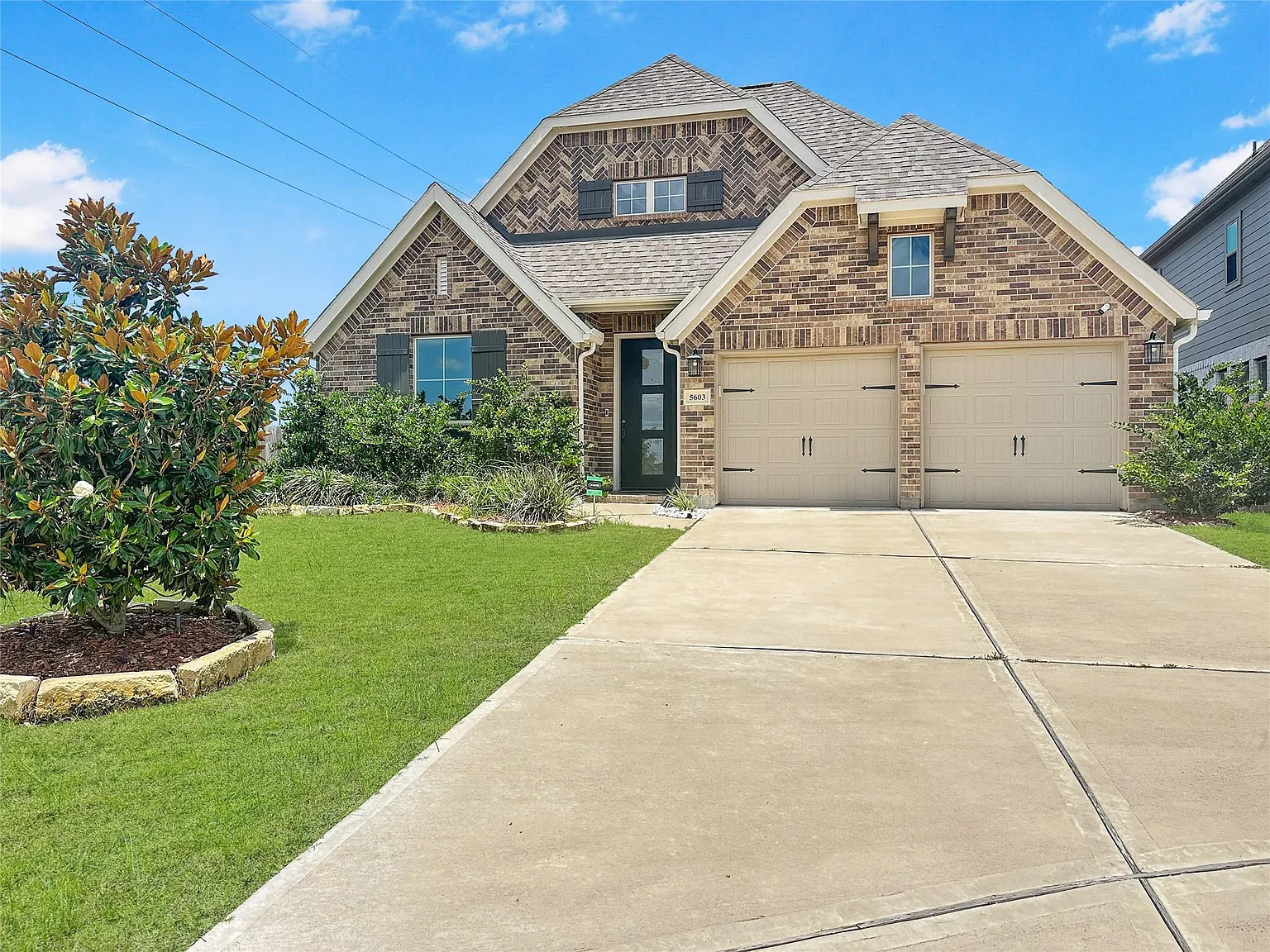 4 bed, 3.0 bath, 2592 sqft, $3,000 — Photo 1