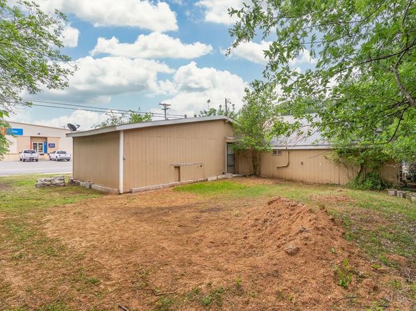 102 McFarland St, Kerrville, TX 78028