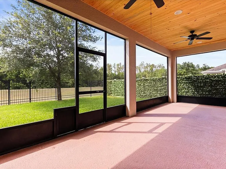 1046 Grand Hilltop Dr — Photo 21