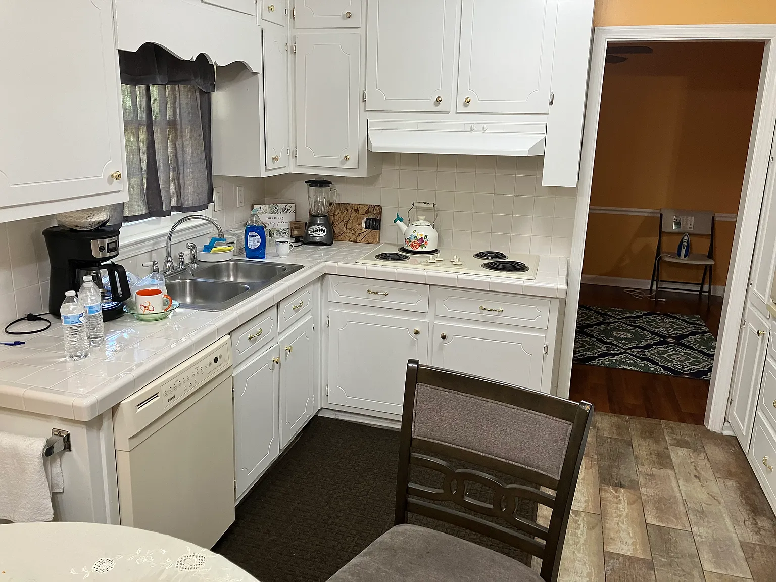 4 bed, 874 sqft, $850 — Photo 4