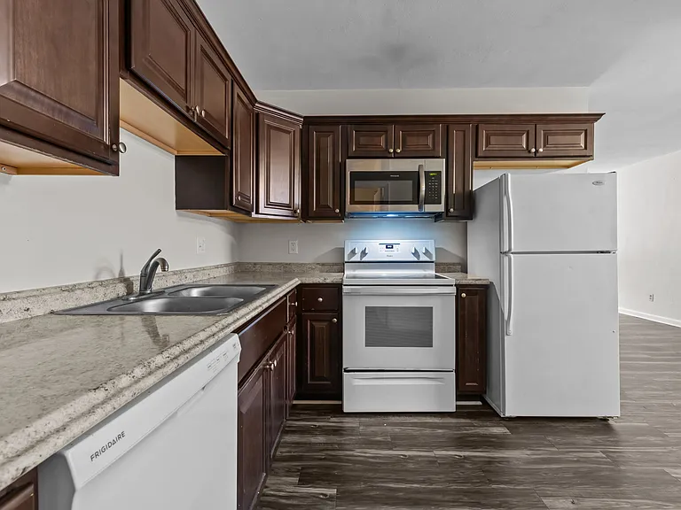 1720 W 48th St — Photo 21