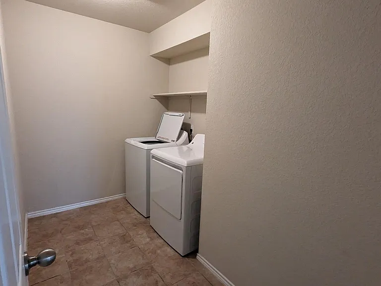 6627 Ambrose Cir — Photo 30