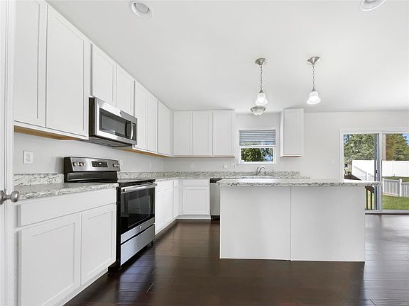 4th image of 2028 Maryland Oaks Cir