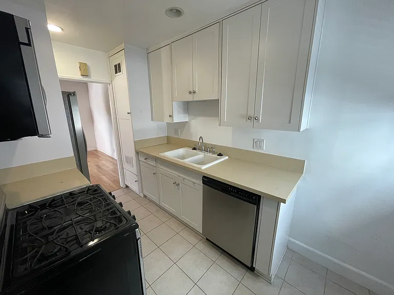 2309 31st St #C — Photo 12