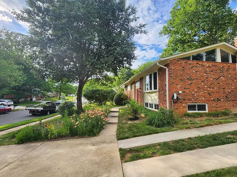 10123 Eastlake Dr — Photo 2