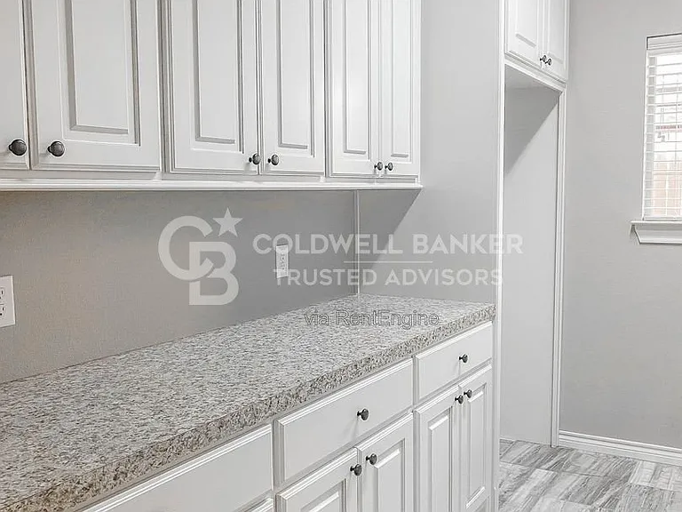11003 Granby Ave — Photo 7