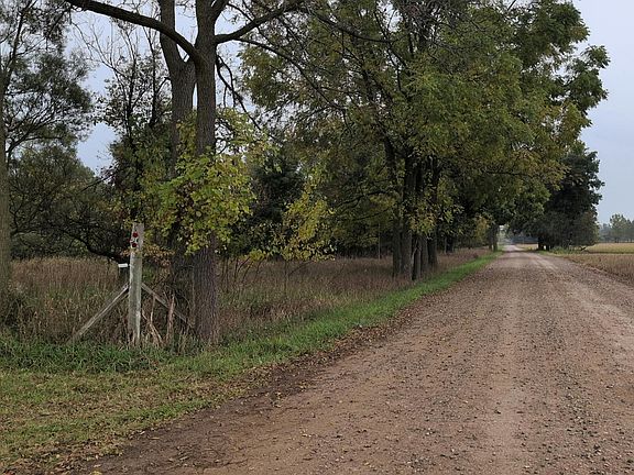 4th image of 4970 Benton Rd