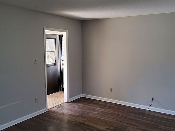 5th image of 3405 Greenway Dr