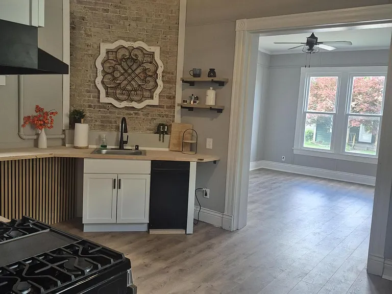 1116 E Saint Catherine St #1 — Photo 2