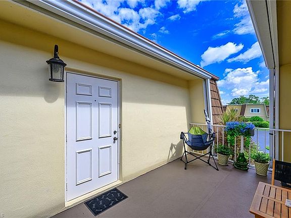 2nd image of 409 Meadowlark LN #409B