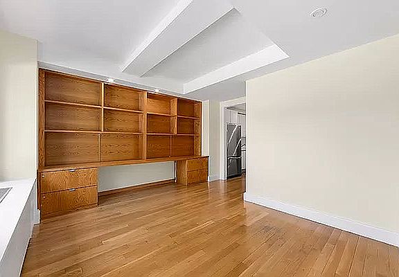 4th image of 110 Central Park S APT 2A