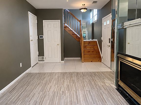 3rd image of 18 Wirt Ln