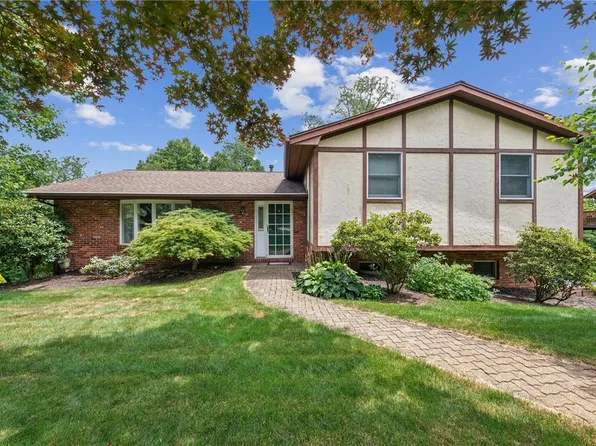 306 Churchill Dr, Greensburg, PA 15601