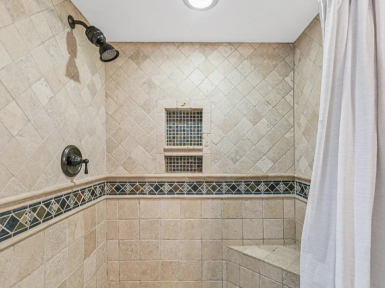 1083 S Clarkson St — Photo 19