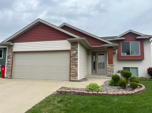 5211 Castleview Dr NW, Rochester, MN 55901