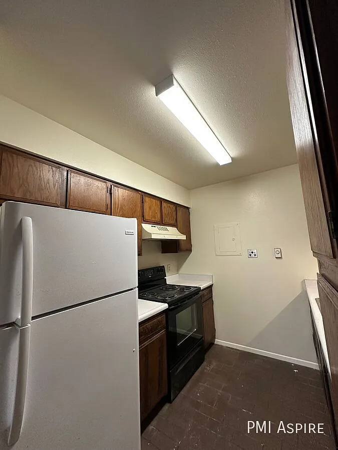 2 Bedroom 1 Bath Duplex — Photo 4