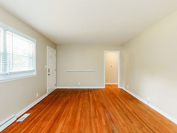 4th image of 1108 Sherwood Forest Dr
