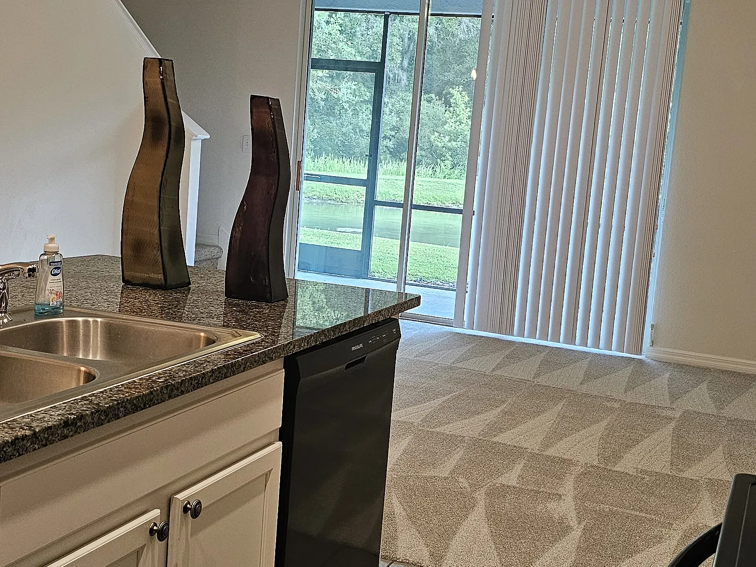 3 bed, 1673 sqft, $2,200 — Photo 4