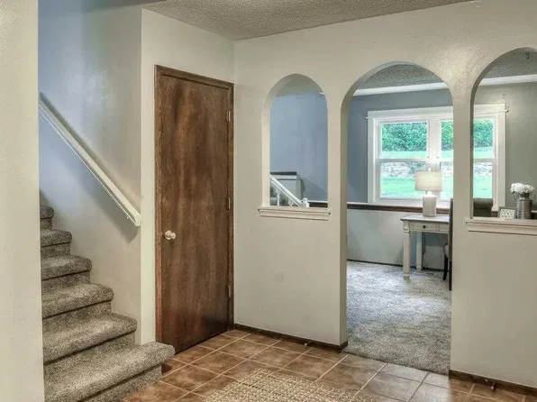 15735 Ohern Cir, Omaha, NE 68135