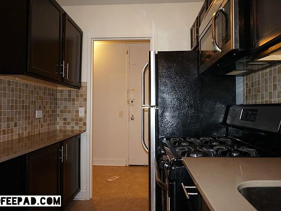 Granite counters and decorative tile walling