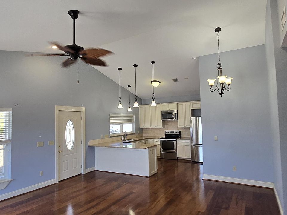 2nd image of 130 Gulf Terrace Ln