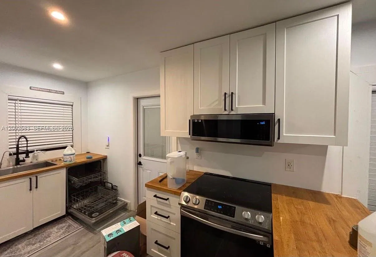 2 bed, 1.0 bath, 1920 sqft, $2,395 — Photo 1