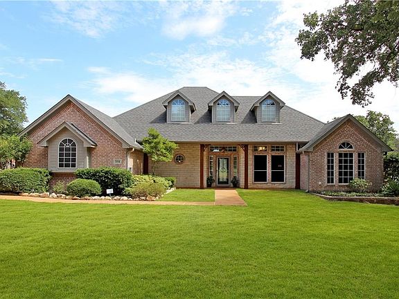 2nd image of 504 Post Oak Dr