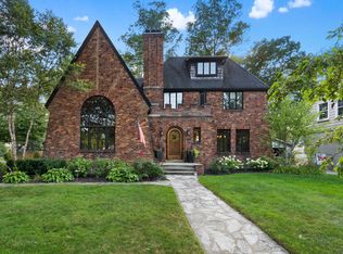 1305 Whittier Rd, Grosse Pointe Park, MI 48230