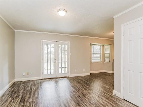 3rd image of 7501 Mockingbird Ln