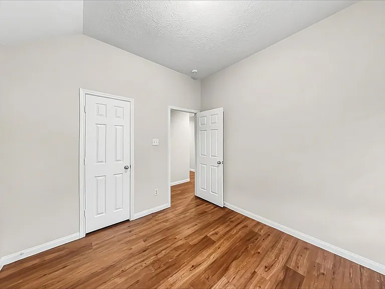 3931 Hawthorne Glen Ct — Photo 12