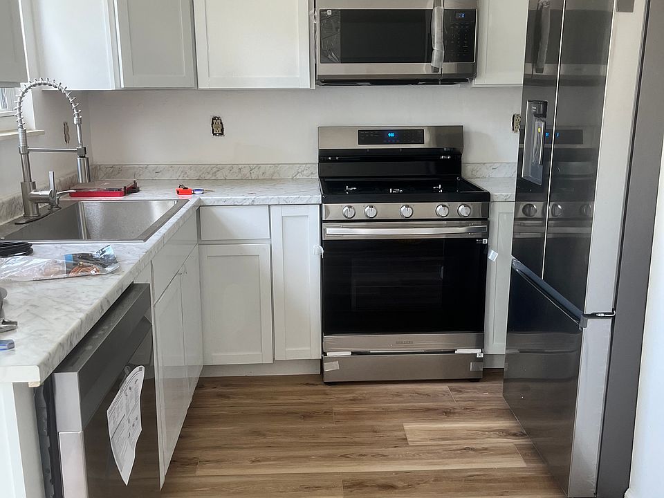 1st image of 929 Charnwood Ln