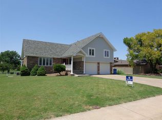 3107 Tam Oshanter Dr, Hays, KS 67601